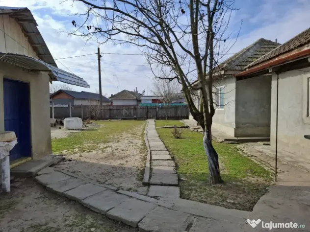 Vând casă com. bordusani ialomița