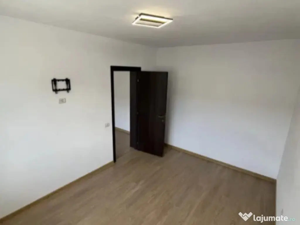 Apartament 2 camere, decomandat - zona Sanpteru