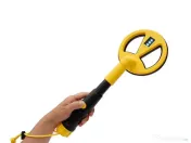 Aparat pentru detectare metale în medii subacvatice