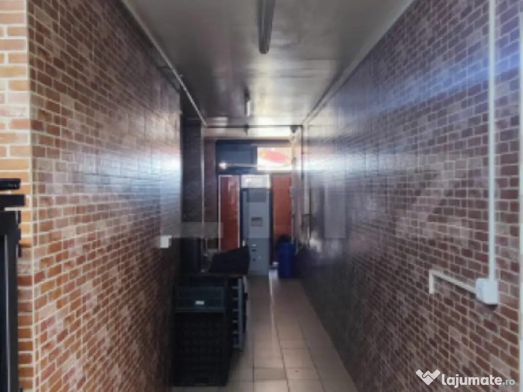 Spatiu comercial, 200 mp, zona Micro 6