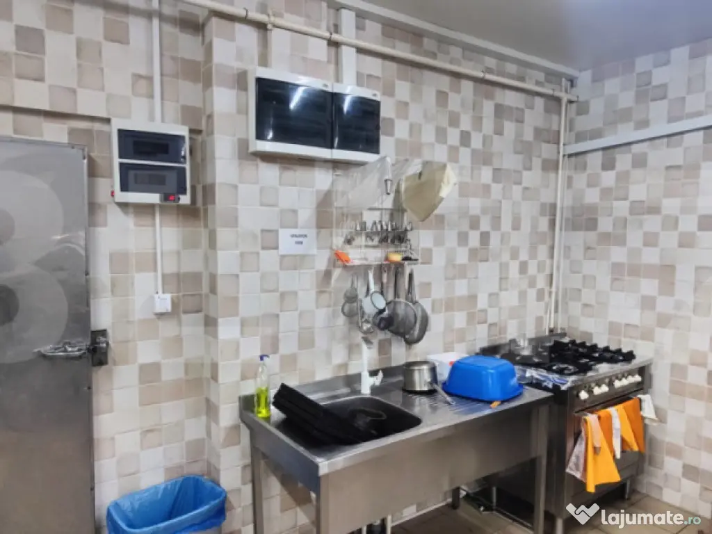 Spatiu comercial, 200 mp, zona Micro 6