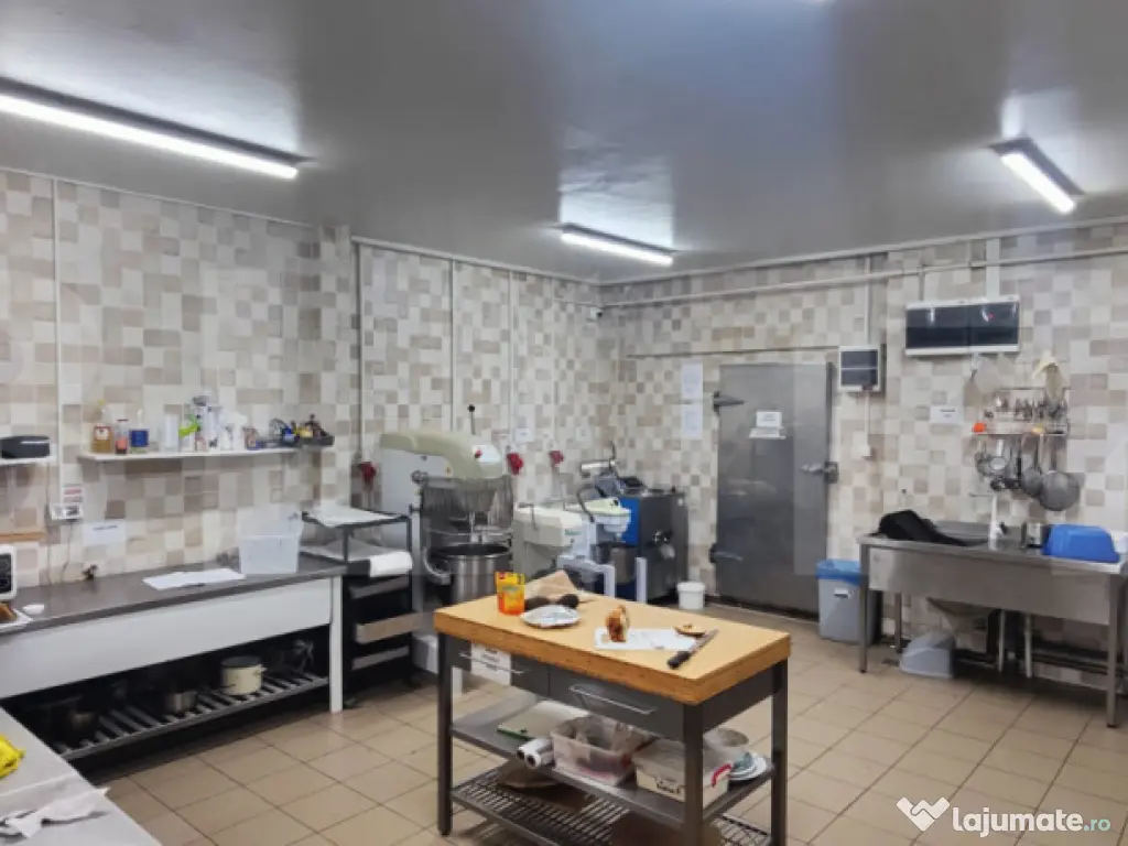 Spatiu comercial, 200 mp, zona Micro 6