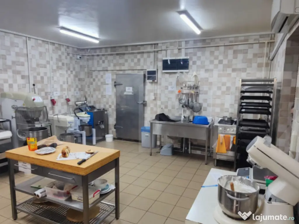 Spatiu comercial, 200 mp, zona Micro 6