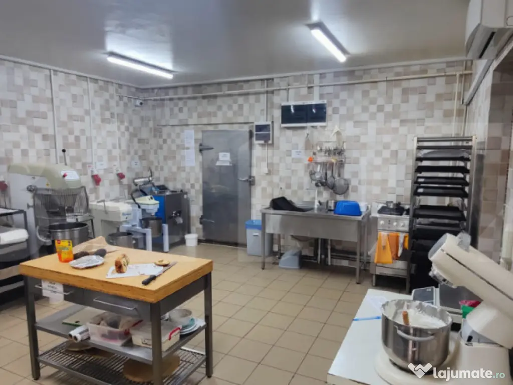 Spatiu comercial, 200 mp, zona Micro 6