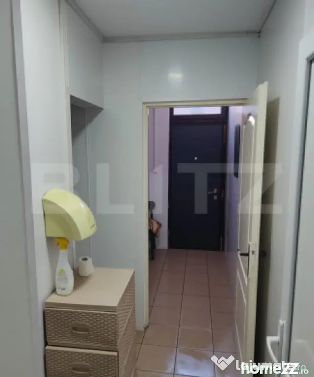 Spatiu comercial, 200 mp, zona Micro 6