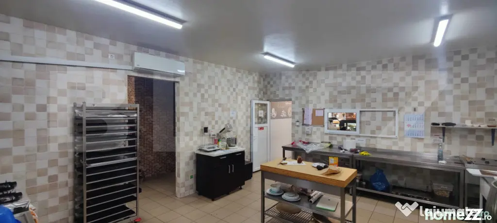 Spatiu comercial, 200 mp, zona Micro 6