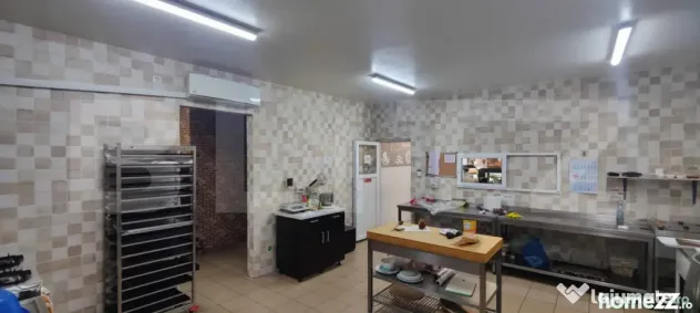 Spatiu comercial, 200 mp, zona Micro 6