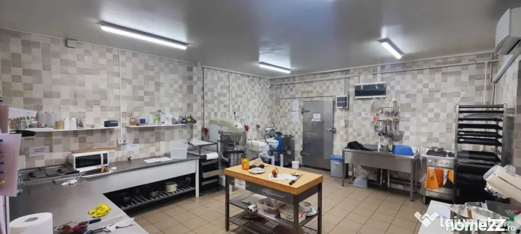 Spatiu comercial, 200 mp, zona Micro 6
