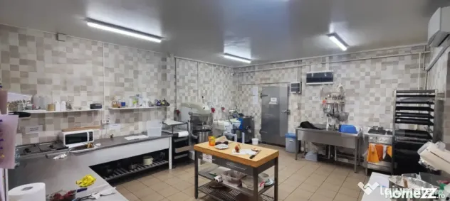 Spatiu comercial, 200 mp, zona Micro 6