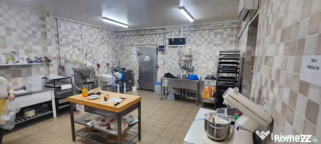 Spatiu comercial, 200 mp, zona Micro 6