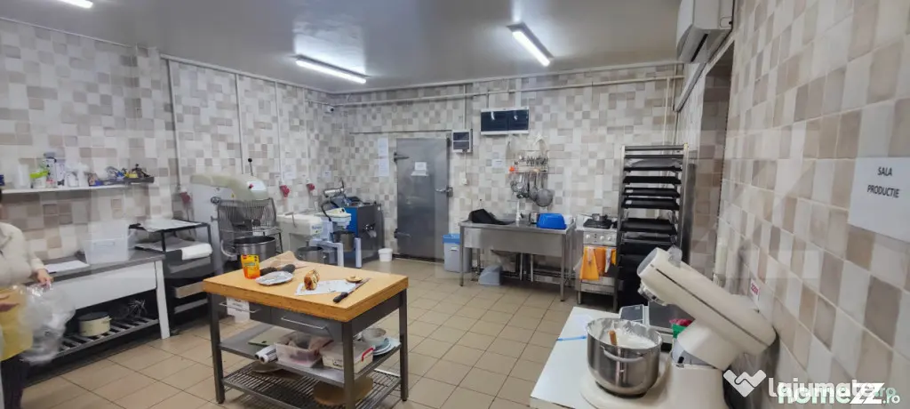 Spatiu comercial, 200 mp, zona Micro 6