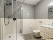 Apartament extins, trei unitati locative cu baie proprie, ce 