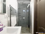 Apartament extins, trei unitati locative cu baie proprie, ce 