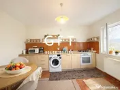 Apartament la casa + teren - de vanzare | Unirea