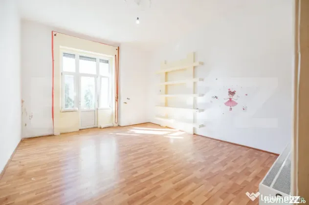 Cladire istorica, 175mp-5 camere, etaj 1, 1538Euro/ mp , z - Timisoara (Timis)