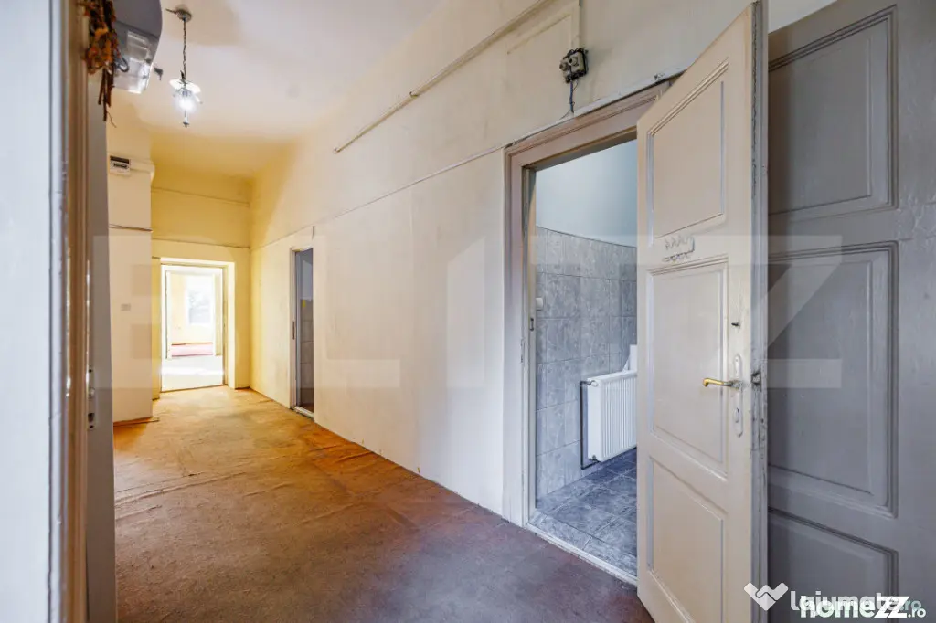 Cladire istorica, 175mp-5 camere, etaj 1, 1538Euro/ mp , z - Timisoara (Timis)