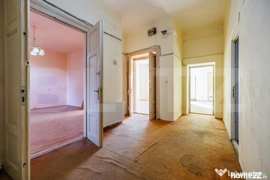 Cladire istorica, 175mp-5 camere, etaj 1, 1538Euro/ mp , z - Timisoara (Timis)