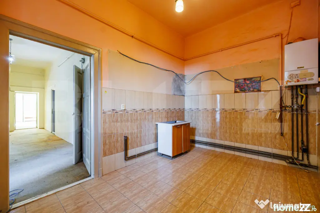 Cladire istorica, 175mp-5 camere, etaj 1, 1538Euro/ mp , z - Timisoara (Timis)