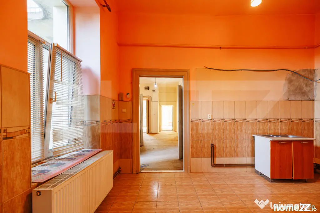 Cladire istorica, 175mp-5 camere, etaj 1, 1538Euro/ mp , z - Timisoara (Timis)
