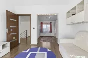 Casă cu 5 camere de inchiriat in Sofronea,Arad 