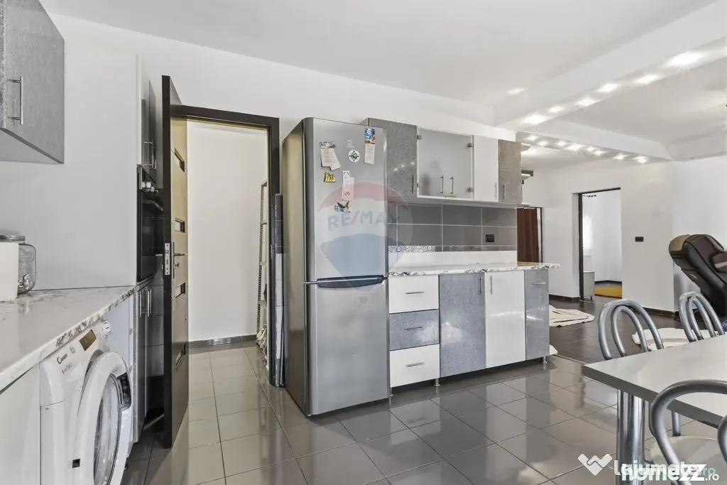 Casă cu 5 camere de inchiriat in Sofronea,Arad