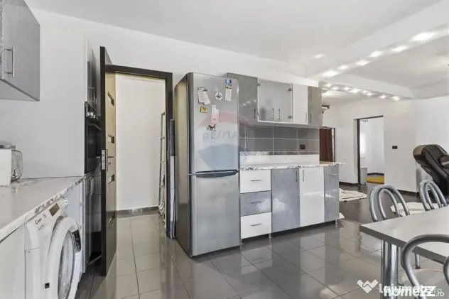 Casă cu 5 camere de inchiriat in Sofronea,Arad