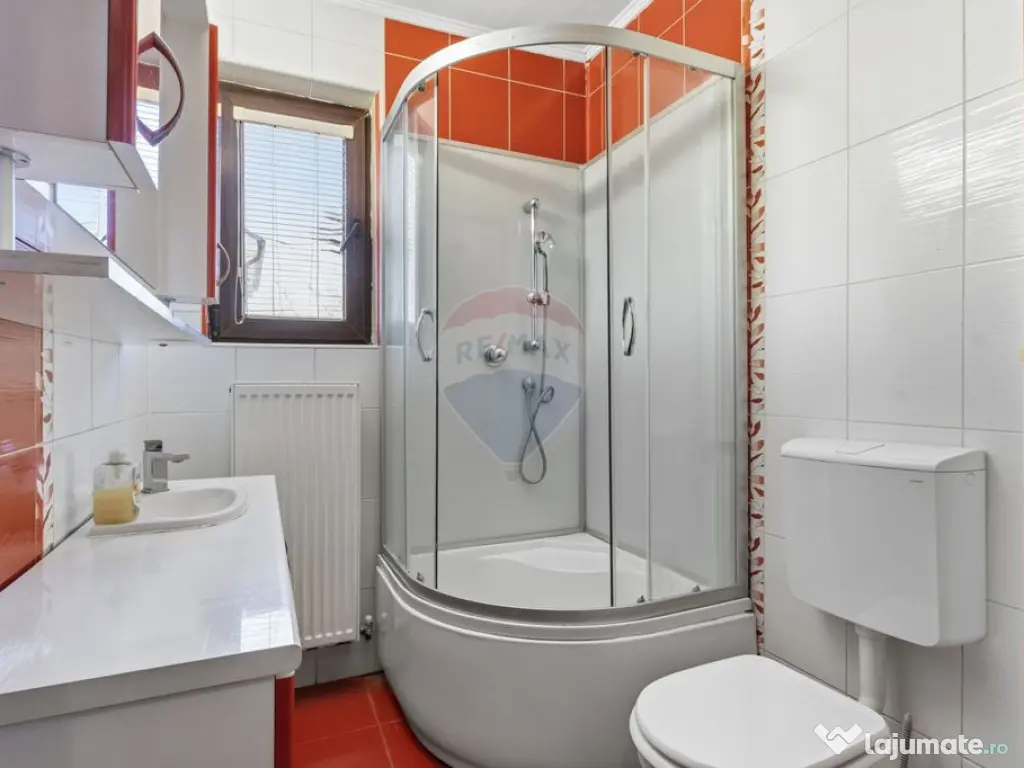 Casă cu 5 camere de inchiriat in Sofronea,Arad