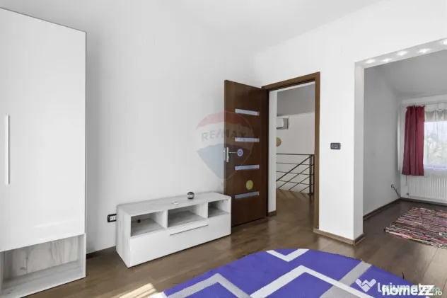 Casă cu 5 camere de inchiriat in Sofronea,Arad