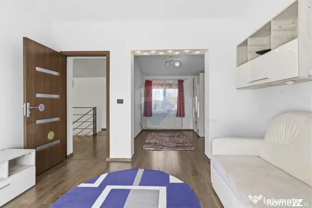 Casă cu 5 camere de inchiriat in Sofronea,Arad