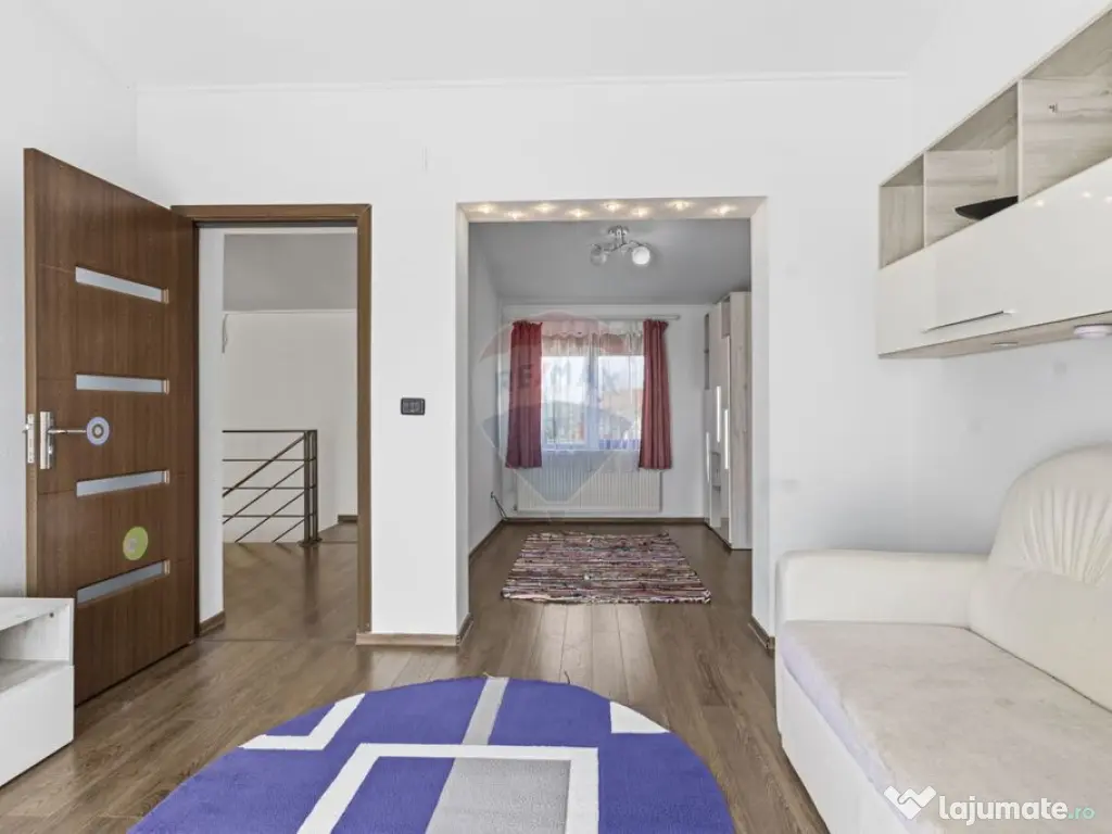 Casă cu 5 camere de inchiriat in Sofronea,Arad