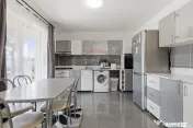 Casă cu 5 camere de inchiriat in Sofronea,Arad 