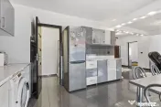 Casă cu 5 camere de inchiriat in Sofronea,Arad 