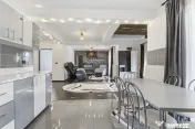 Casă cu 5 camere de inchiriat in Sofronea,Arad 