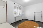 Casă cu 5 camere de inchiriat in Sofronea,Arad 