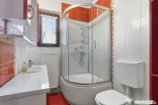 Casă cu 5 camere de inchiriat in Sofronea,Arad 