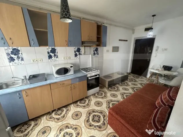 Apartament cu 2 camere, decomandat, 53 mp, zona Careiului