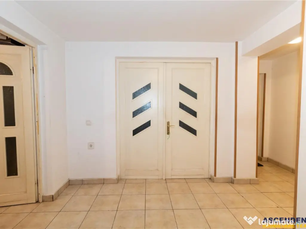 Resedinta cu atmosfera familiara,peisaj imersiv,amplasare pr