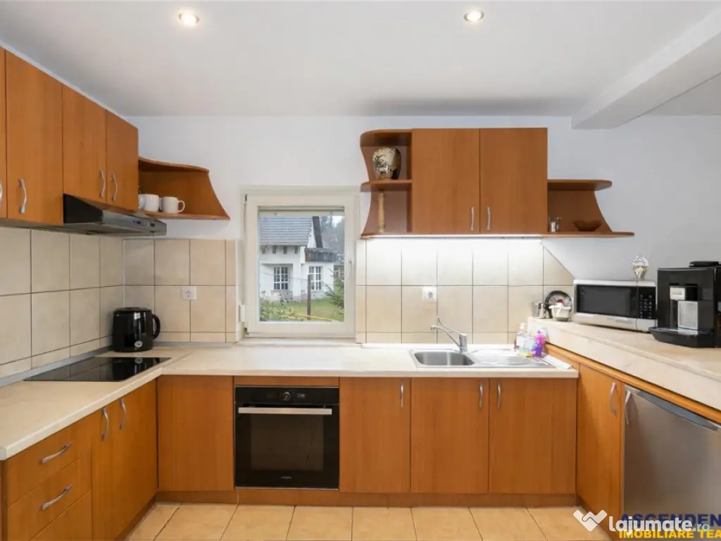 Resedinta cu atmosfera familiara,peisaj imersiv,amplasare pr