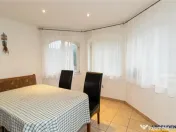 Resedinta cu atmosfera familiara,peisaj imersiv,amplasare pr 