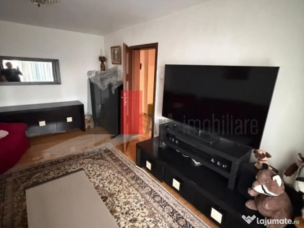 Apartament cu trei camere de vanzare-Crangasi-loc de parcare