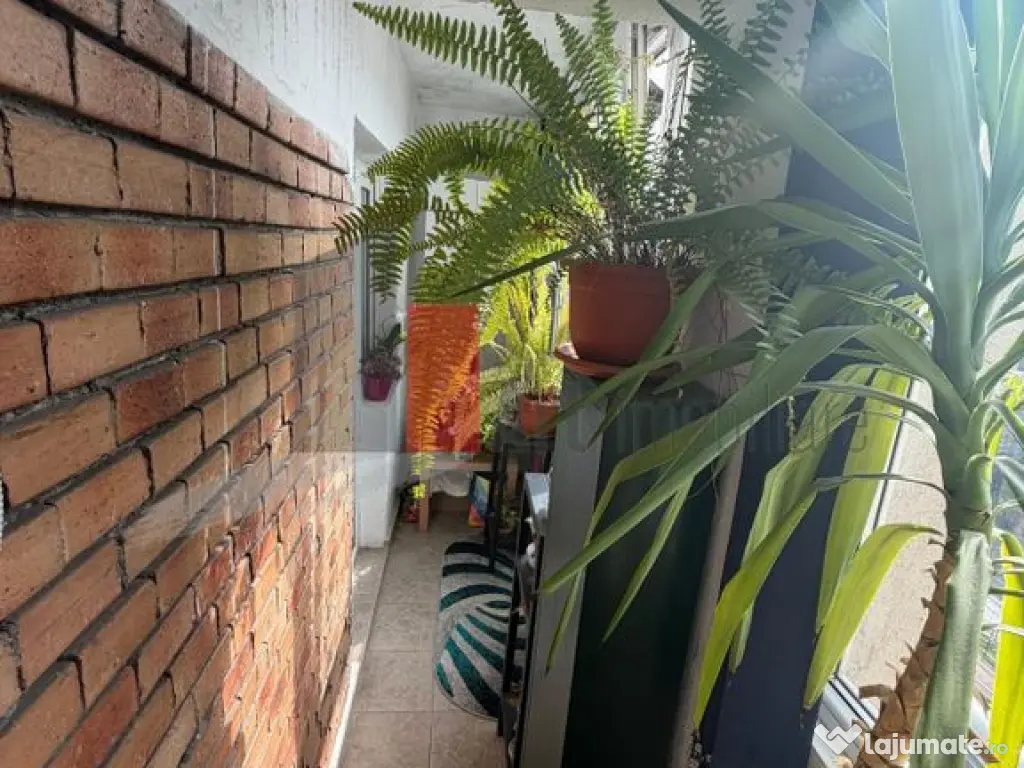 Apartament cu trei camere de vanzare-Crangasi-loc de parcare