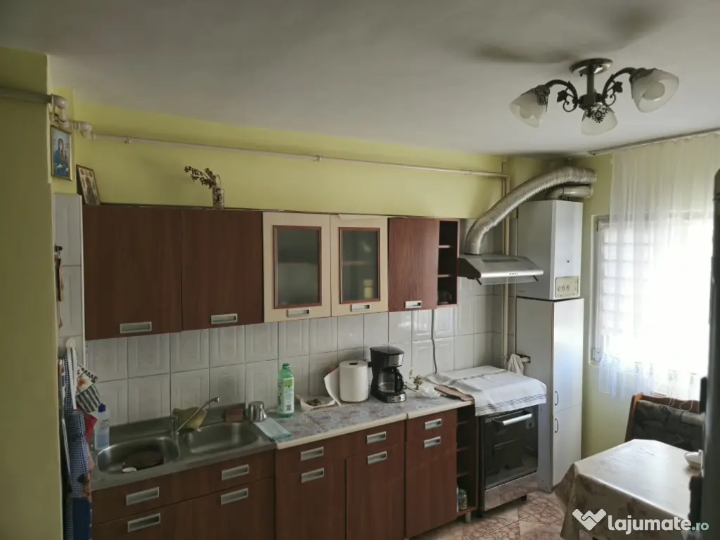 vând apartament ultracentral Bacău