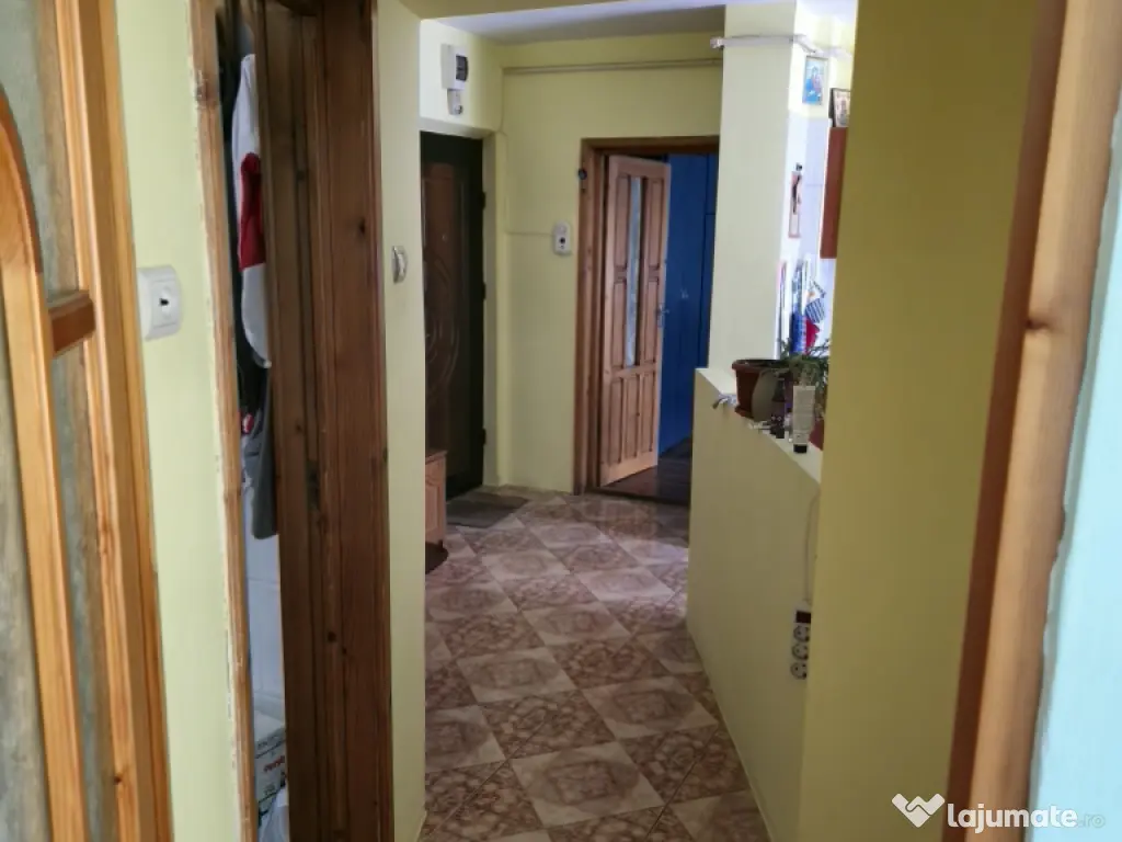 vând apartament ultracentral Bacău