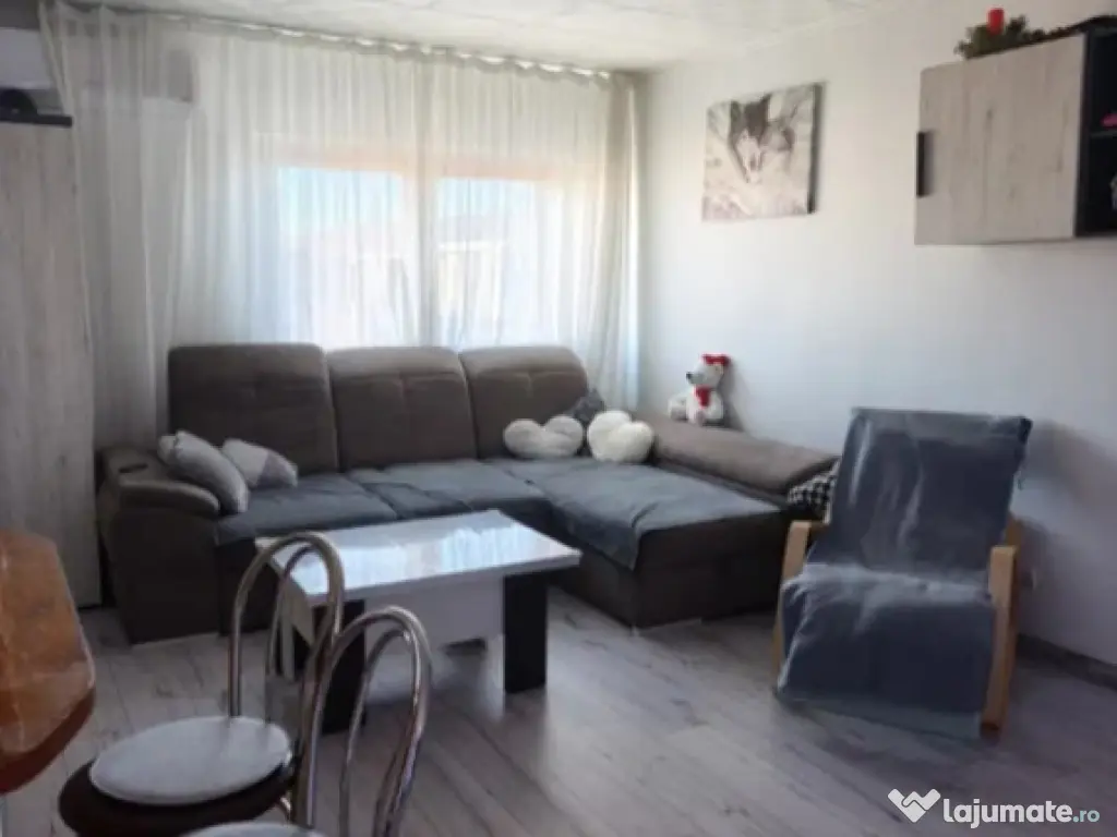 Apartament 3 camere, decomandat - zona Astra