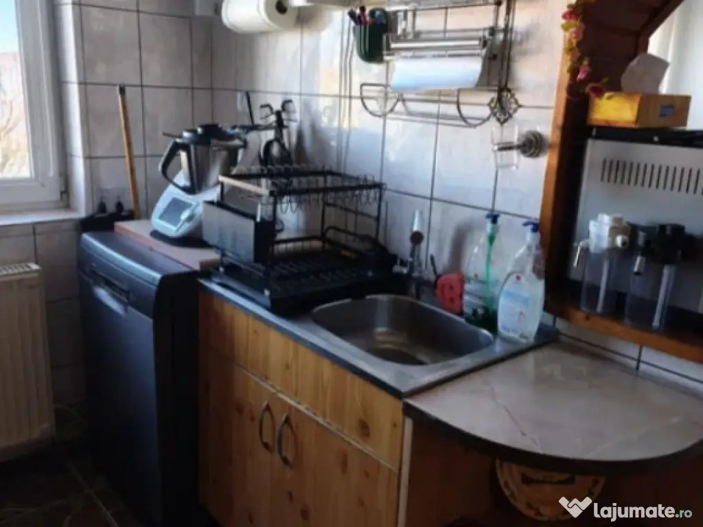 Apartament 3 camere, decomandat - zona Astra