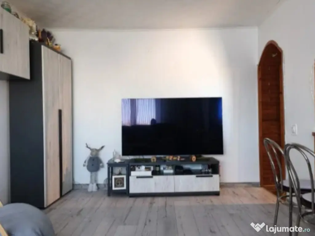 Apartament 3 camere, decomandat - zona Astra