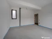 Casa se preda finisata - 4 bai -3 dormitoare - curte - parca 