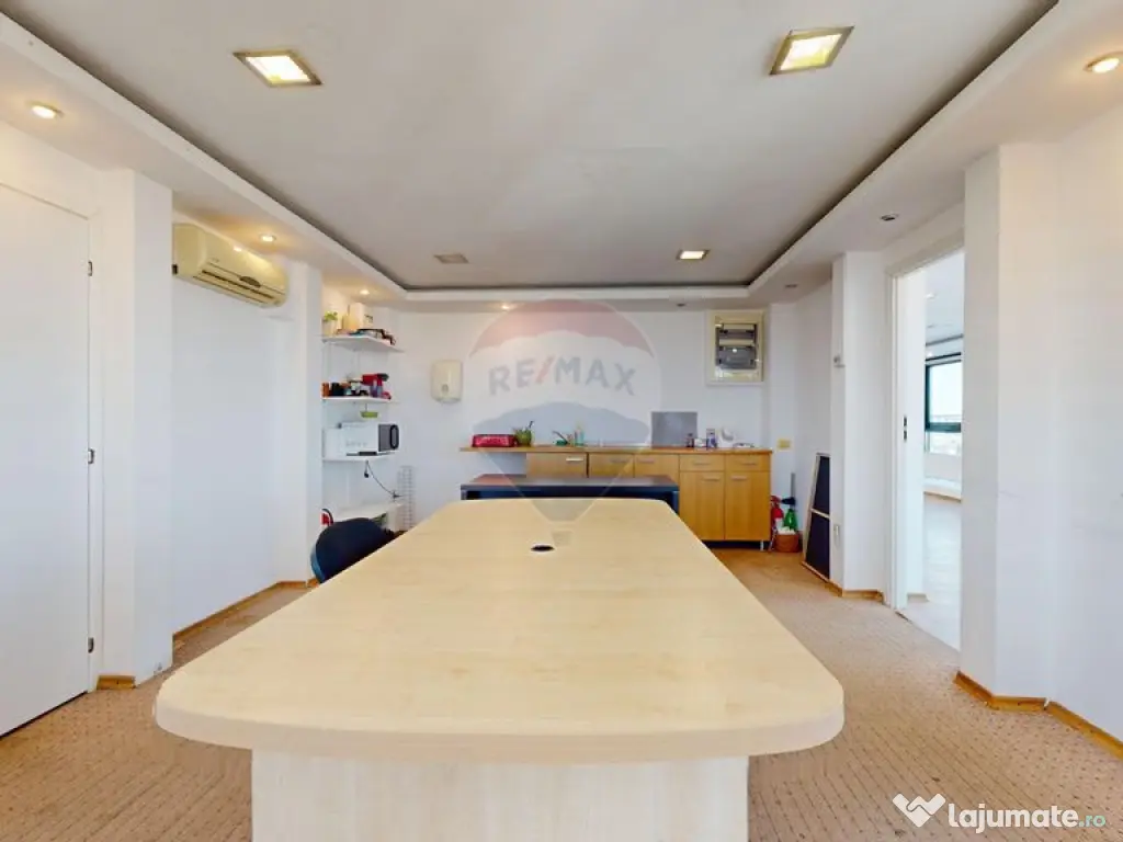 BIROU cu priveliște panoramică – Centru Civic