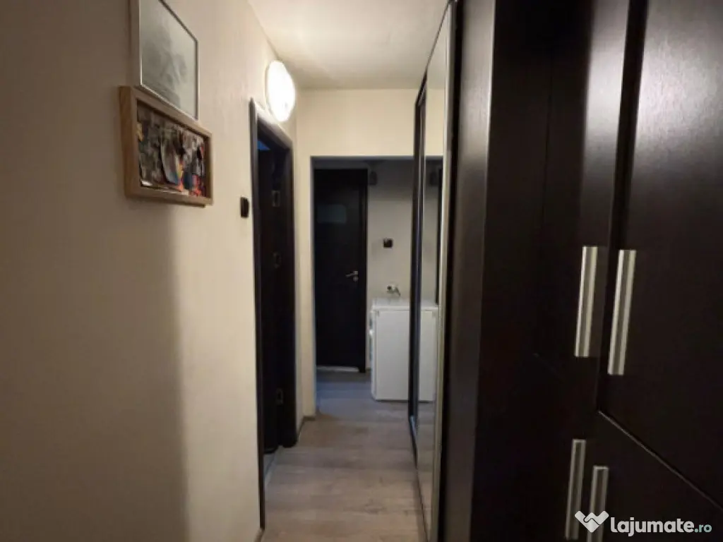 Apartament cu 3 camere, etaj 3, Craiovita Noua