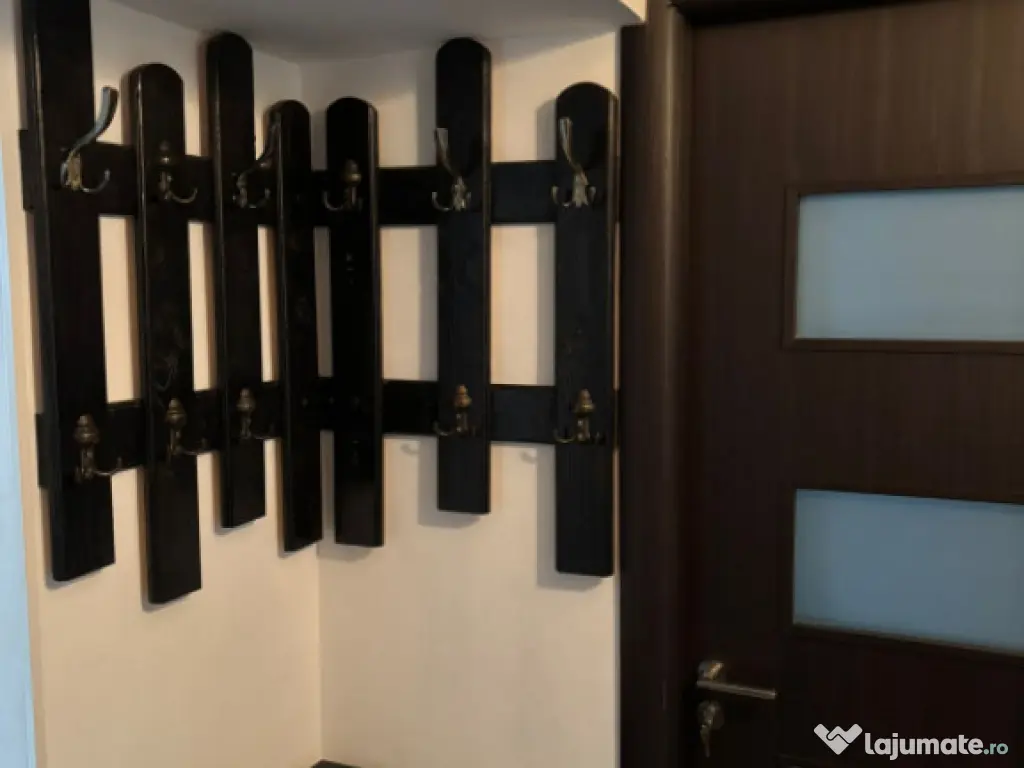 Apartament cu 3 camere, etaj 3, Craiovita Noua